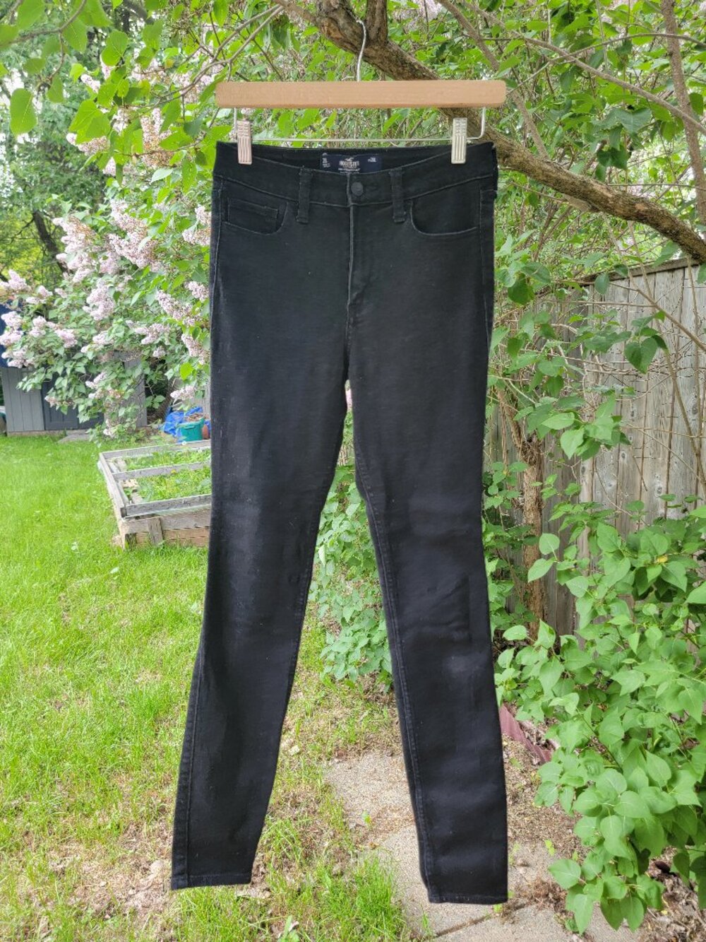 HOLLISTER SKINNY JEANS SIZE 26L